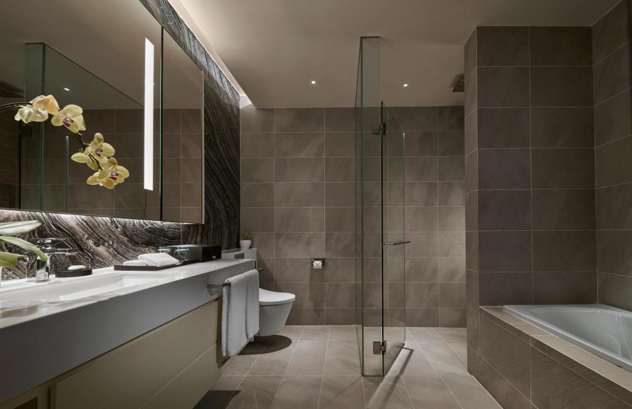 Pan Pacific Serviced Suites Kuala Lumpur Eksteriør bilde Bathroom